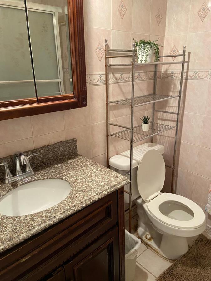 A Lavish Room In Queens New York Bagian luar foto